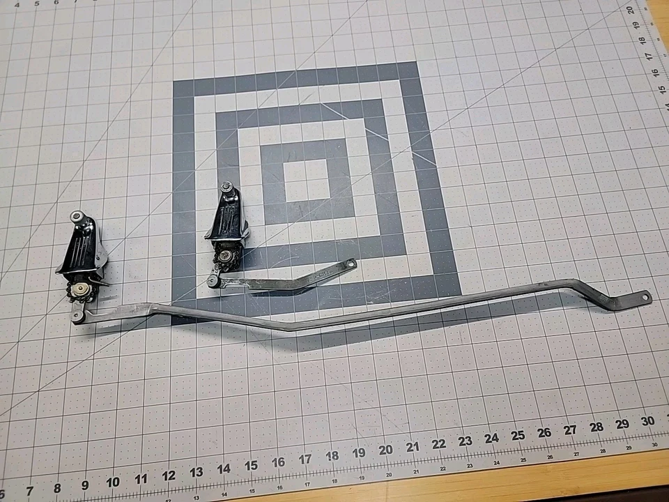 Juego de acoplamiento de limpiaparabrisas Buick Series 50 70 1942 Foto 2 de 4