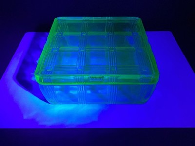 VTG Hazel Atlas Criss-Cross Depression Glass Urnanium Refrigerator Lidded Dish