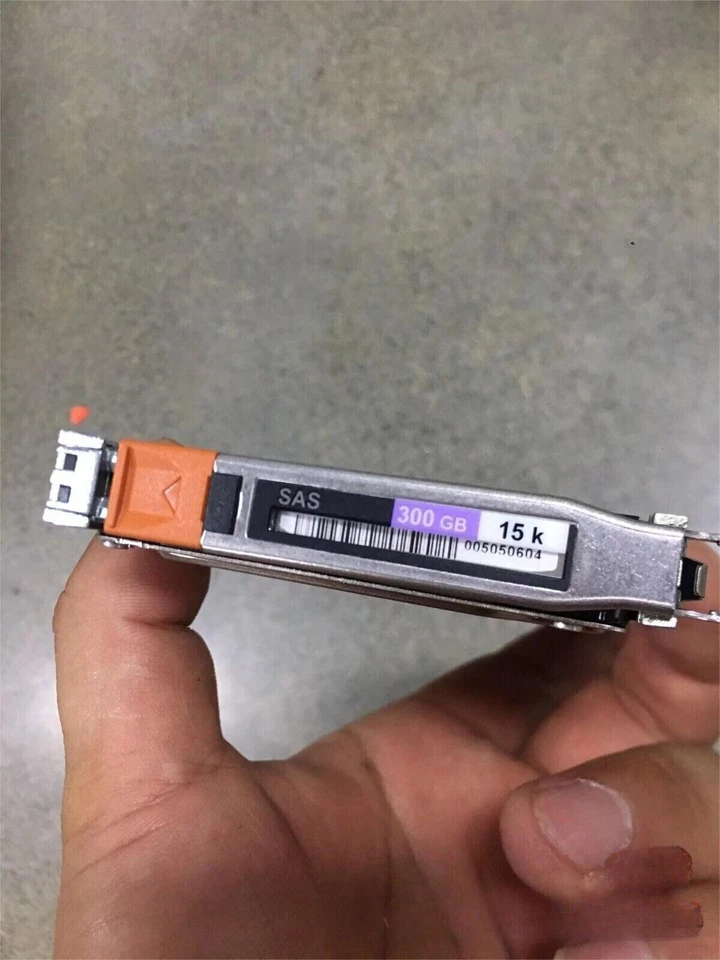 EMC V5-2S15-300 300GB 005050604 15K SAS 2.5" VNXe1600 HDD Hard Drive - Image 2 of 2