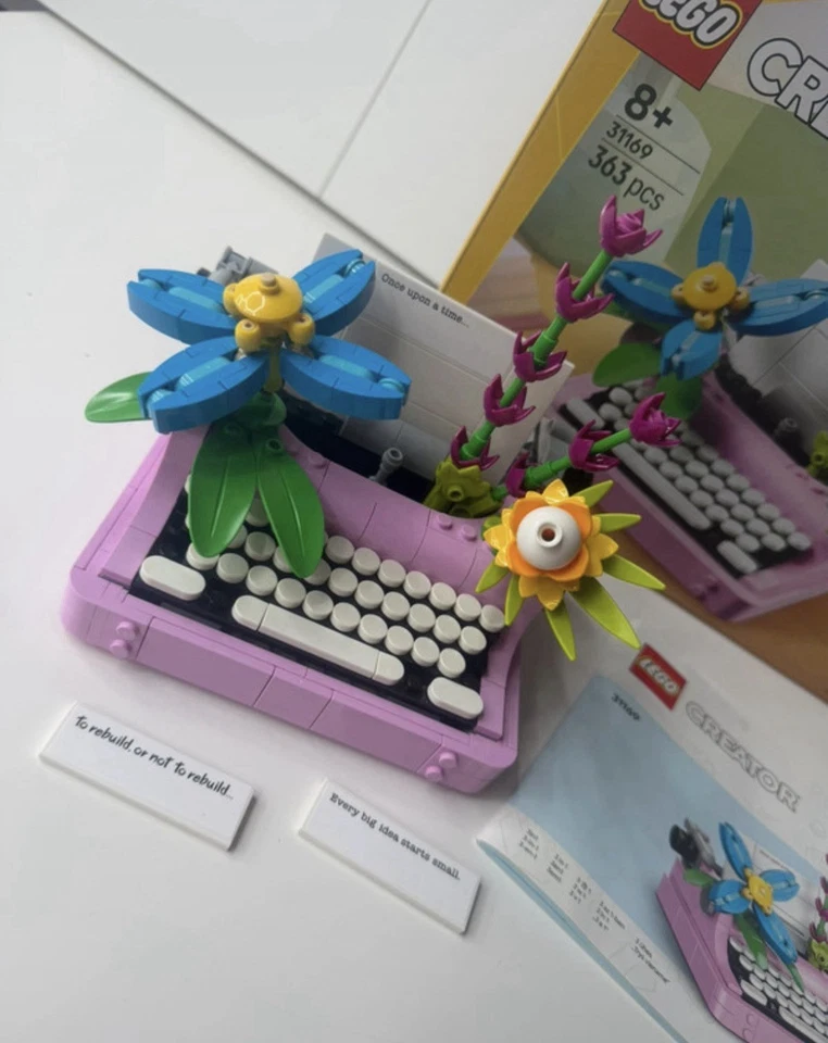 LEGO Creator 31169 Typewriter with Flowers, photo 2 of 2