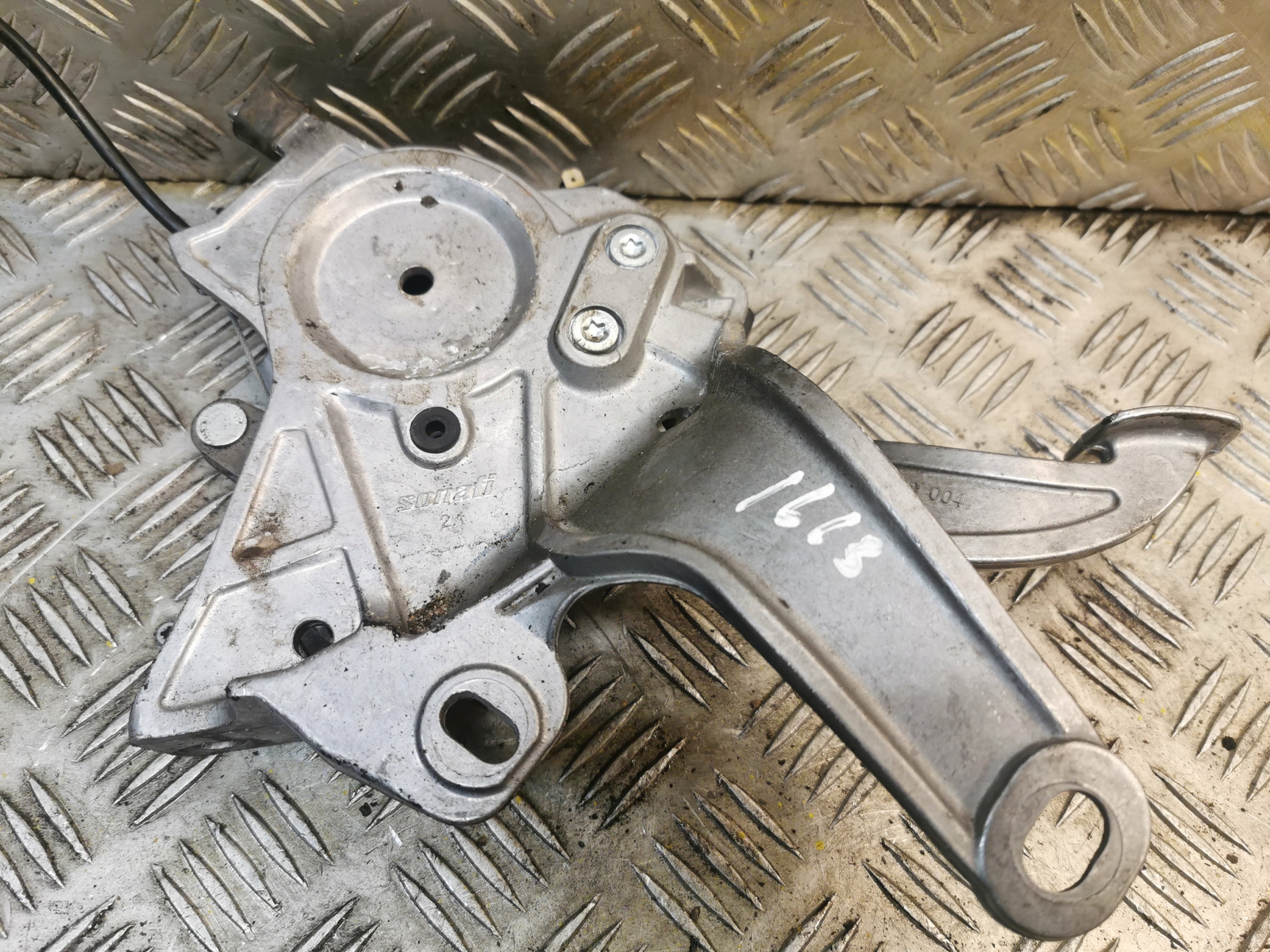 MERCEDES W219 PARKING BRAKE PEDAL CLS E CLASS C219 W211 OEM 211420004