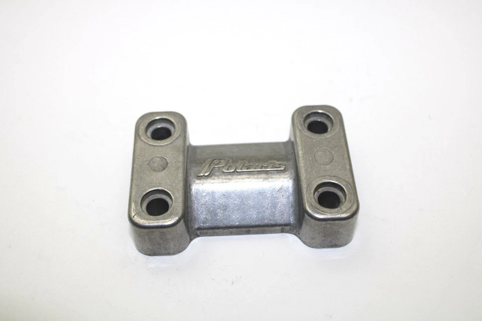 Braçadeira de montagem de guidão Polaris fabricante de equipamento original (polida) 5630187-067 Q162 - Imagem 2 de 4