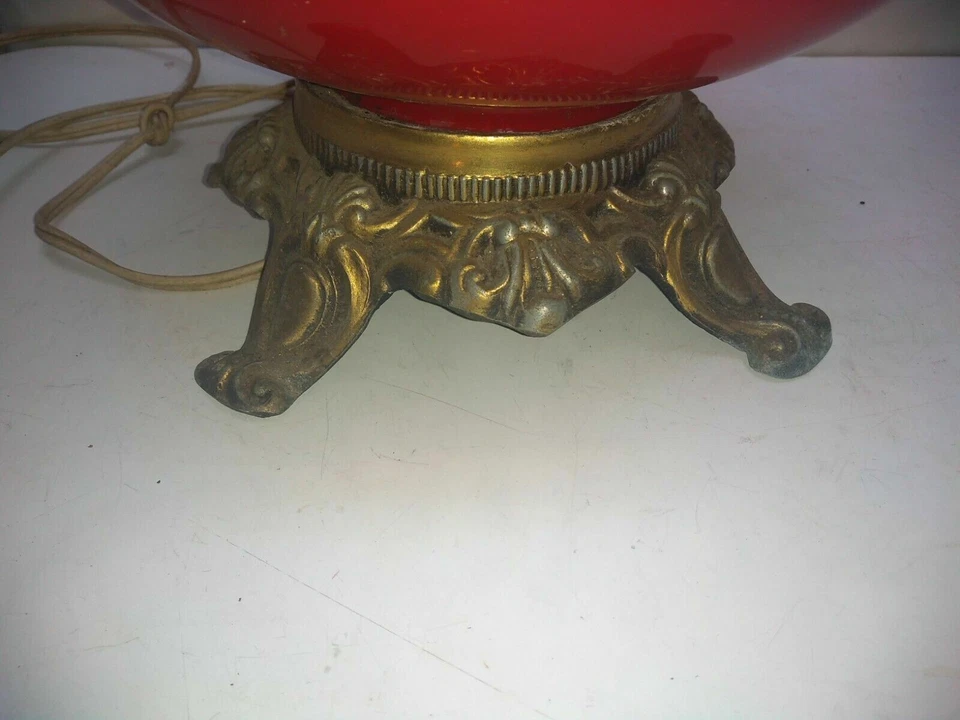 Juego de lámparas de mesa de 36" con base de metal de latón con pie de garra de vidrio rojo decorado a mano Foto 4 de 4