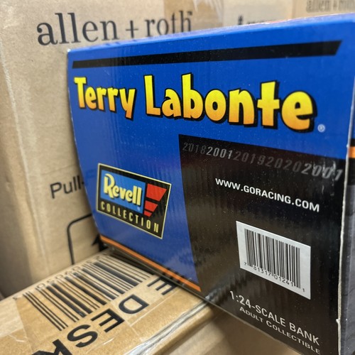 2002 Action #5 Terry Labonte Kellogg's/Cheez-it Monte Carlo 1:24Scale Die-Cast - Picture 6 of 6