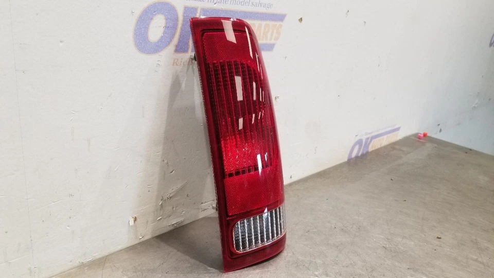 01 FORD F250 SUPER DUTY TAIL LIGHT TAIL LAMP RIGHT PASSENGER - Image 4 of 4