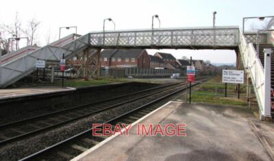 FOTO RUABON BAHNHOF FUSSGÄNGERBRÜCKE VOM GSTEIG 1 AUS GESEHEN FÜR ZÜGE NORDEN