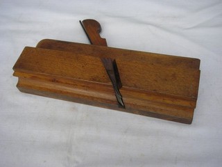 Boxed Side Bead 5/8" by J.Moseley & Son. London.