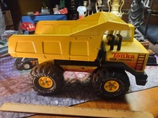 VINTAGE TONKA METAL TURBO DIESEL DUMP TRUCK XMB-975 LARGE CONSTRUCTION TOY