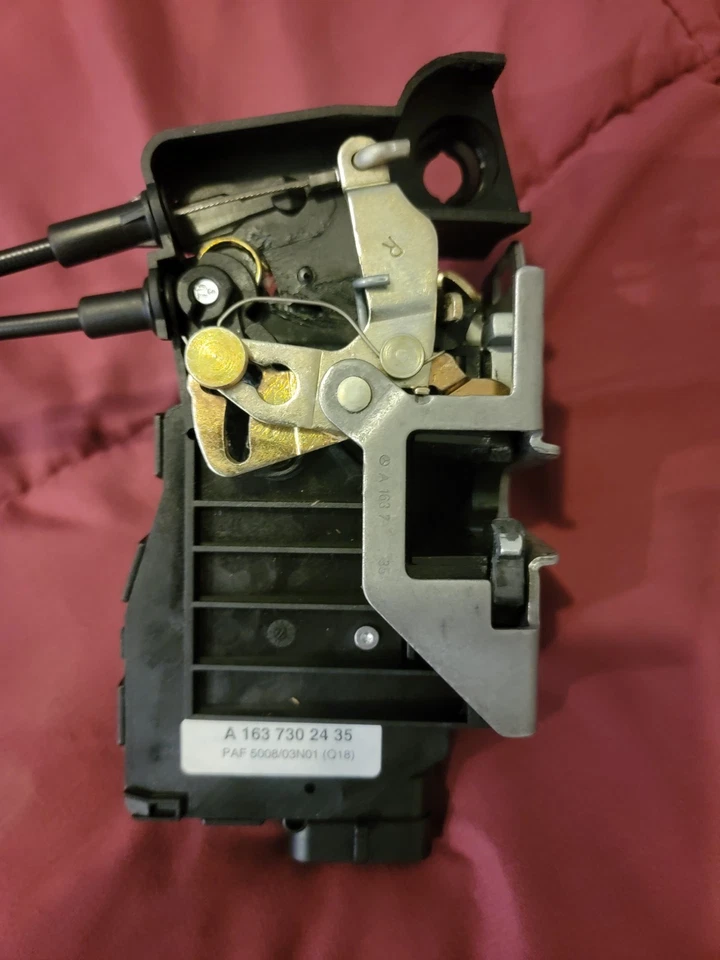 MERCEDES BENZ CLASE M W163 CERRADURA PUERTA TRASERA DERECHA A 163 730 24 35 Foto 2 de 4