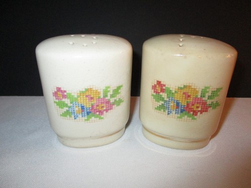 CERAMIC CREAM COLORED SALT AND PEPPER SHAKERS WITH GOLD TRIM AND EMBORDER DESIGN