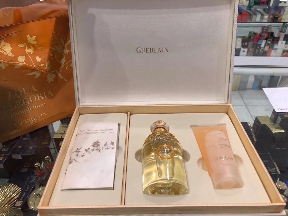 Juego de regalo de dos piezas Guerlain Aqua Allegoria Pamplelune  Foto 4 de 4