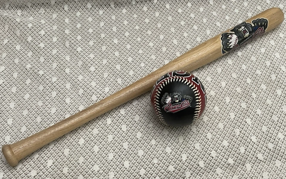 Lote de recuerdos de béisbol de ligas menores ~ Sacramento RiverCats Bate & Dinger Baseball Foto 2 de 4