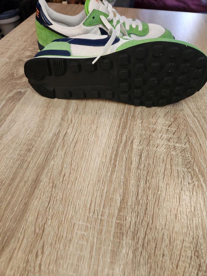 Nike Internationalist sneakers with green suede and white mesh. Size 8.5 - Image 3 of 4