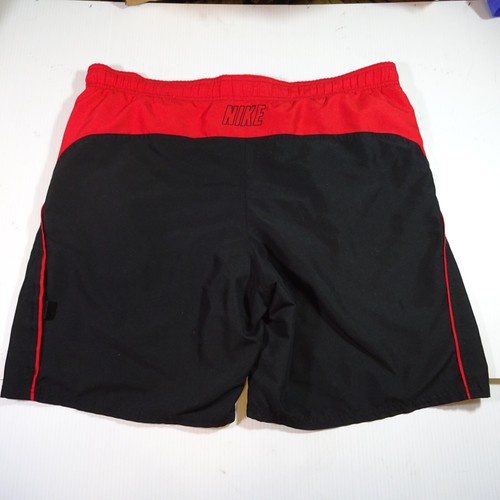 Nike Badeshorts Herren große elastische Taille mit Kordelzug 10" Innennaht - schwarz/rot - Bild 6 von 9