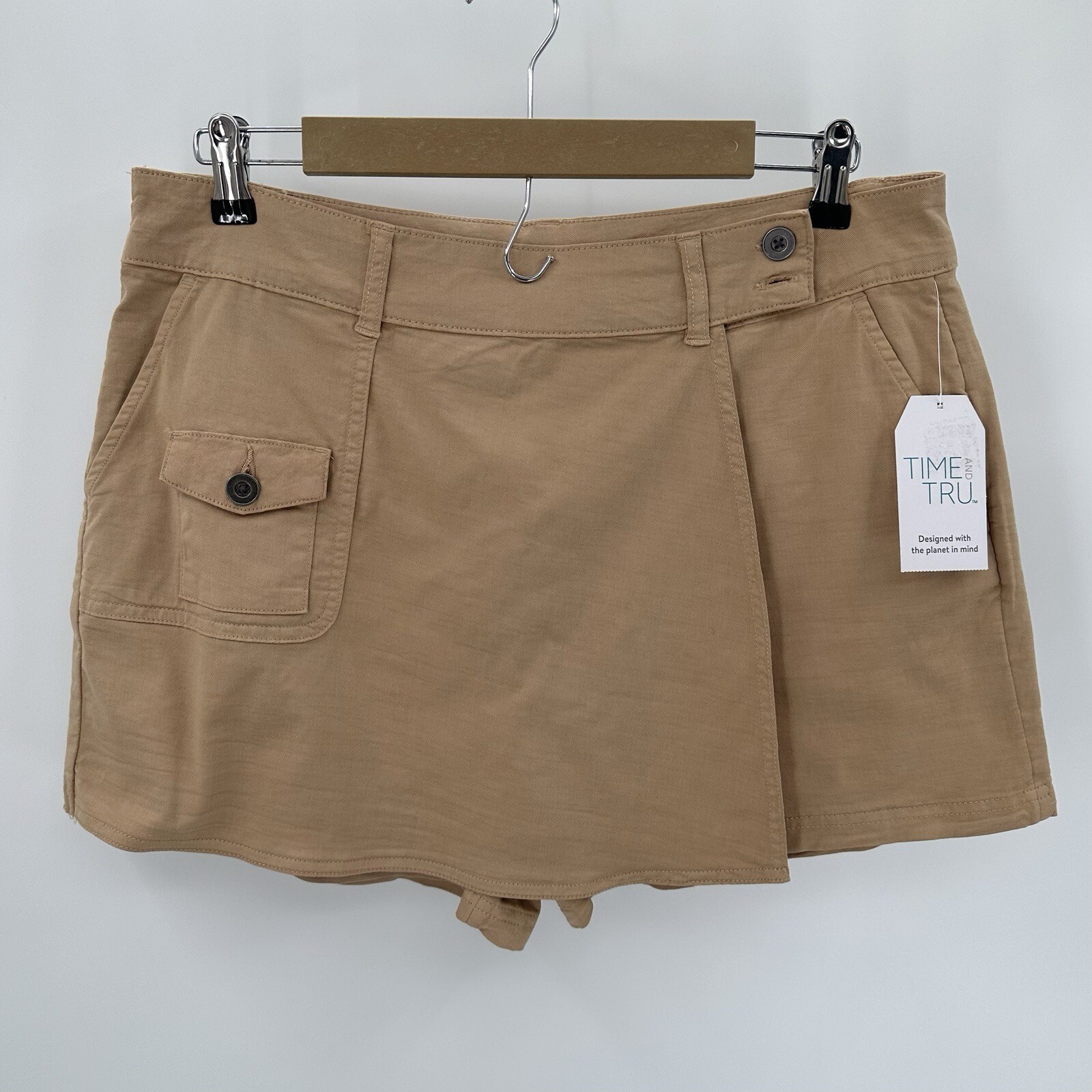 Time & Tru Womens Beige Tan Utility Skort Shorts with Pockets Size 10