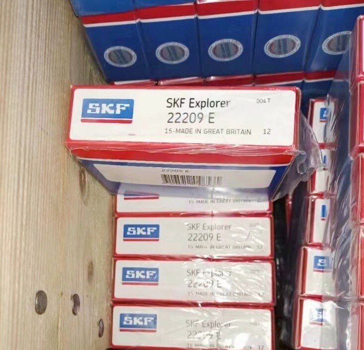 NEW SKF 22209 E spherical roller bearing 1PCS #NN