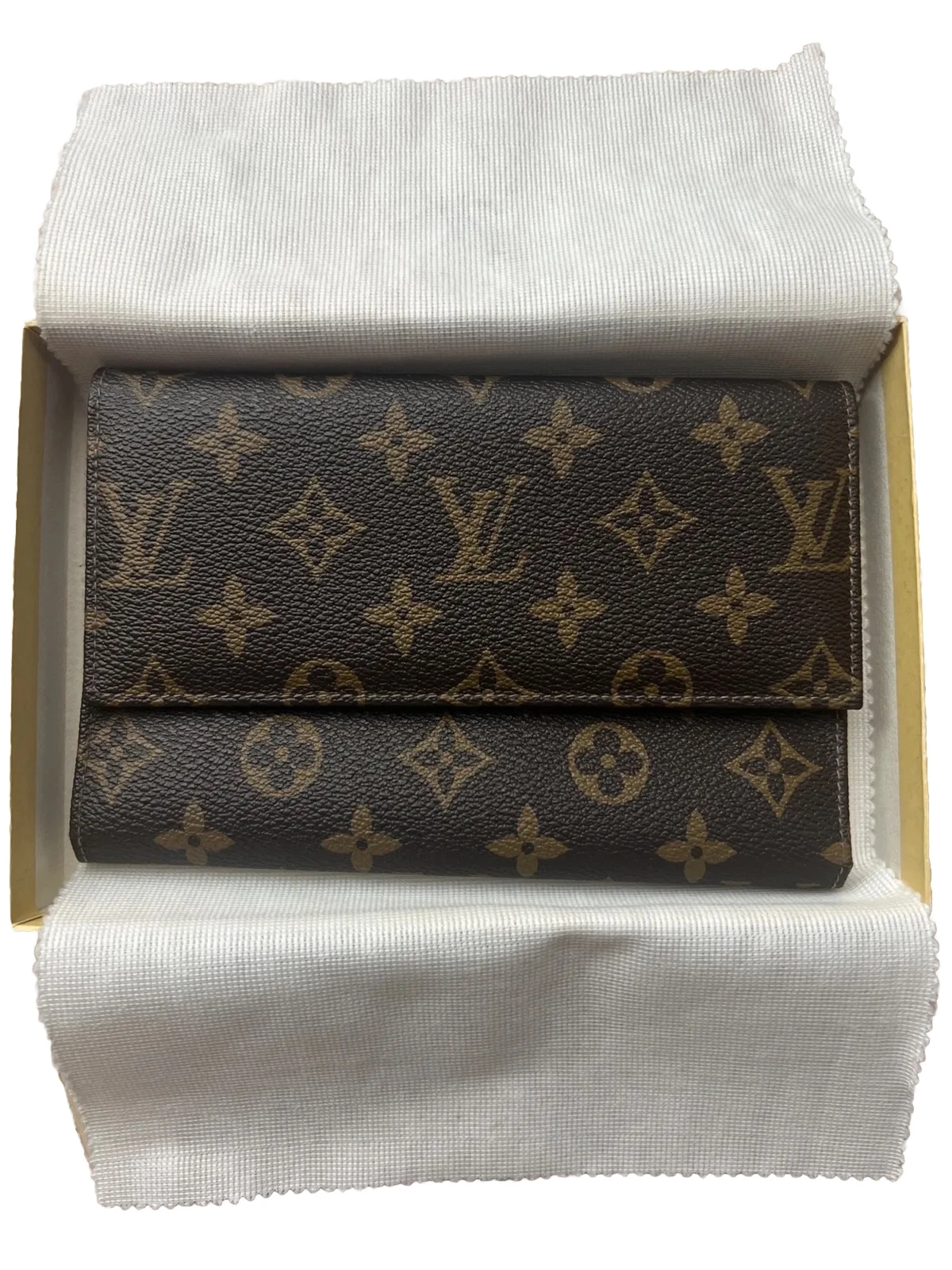 Vuitton — Louis Vuitton  women wallet