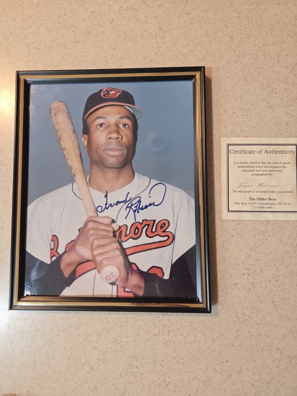 Frank Robinson Authenticated Signed Autographed Picture