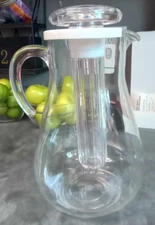 Clear 2qt Drink Pitcher with Built-in Inner Ice Cube Holder