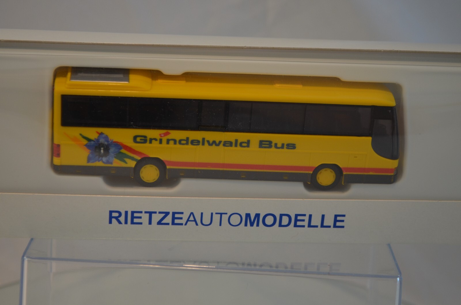 Autobus Setra GT HD HO 1/87 pour décor de gare et réseau urbain miniature