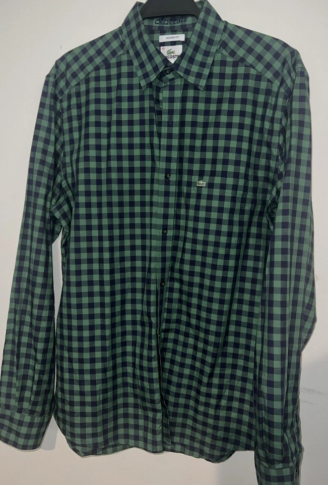 Camisa Lacoste Para Hombre Mediana Calce Clásico Verde A Cuadros Bolsillo Con Botones Manga Larga Foto 2 de 4