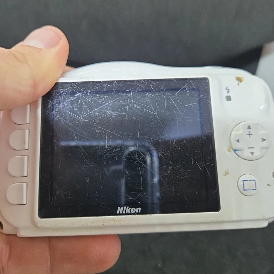 Nikon Coolpix S33 - White Waterproof 13.2MP Digital Camera - TESTED WORKING - Image 4 of 4