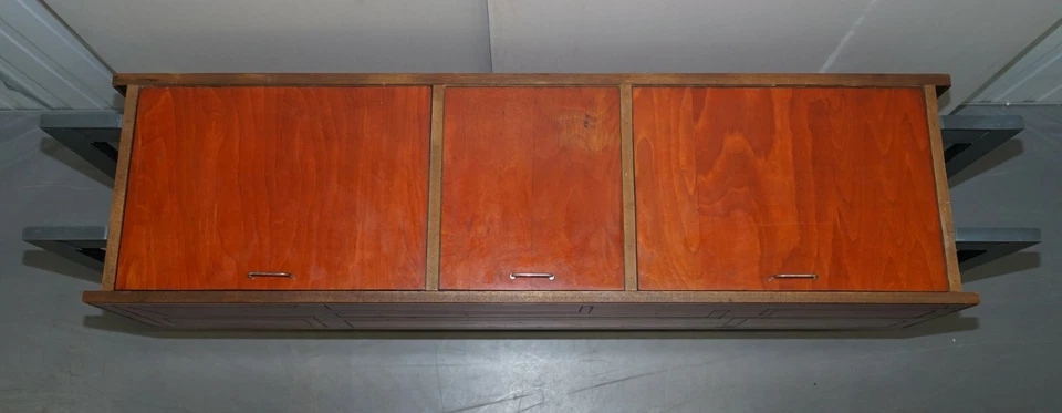 PUERTAS DE APARADOR MODERNAS ARTÍSTICAS HECHAS A MEDIDA ÚNICAS QUE SE ABREN HACIA ARRIBA CON ESTILO  Foto 4 de 4