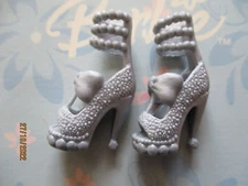 BARBIE DOLL / PAIR OF SHOES: BOOTS, PUMPS ....... (812)