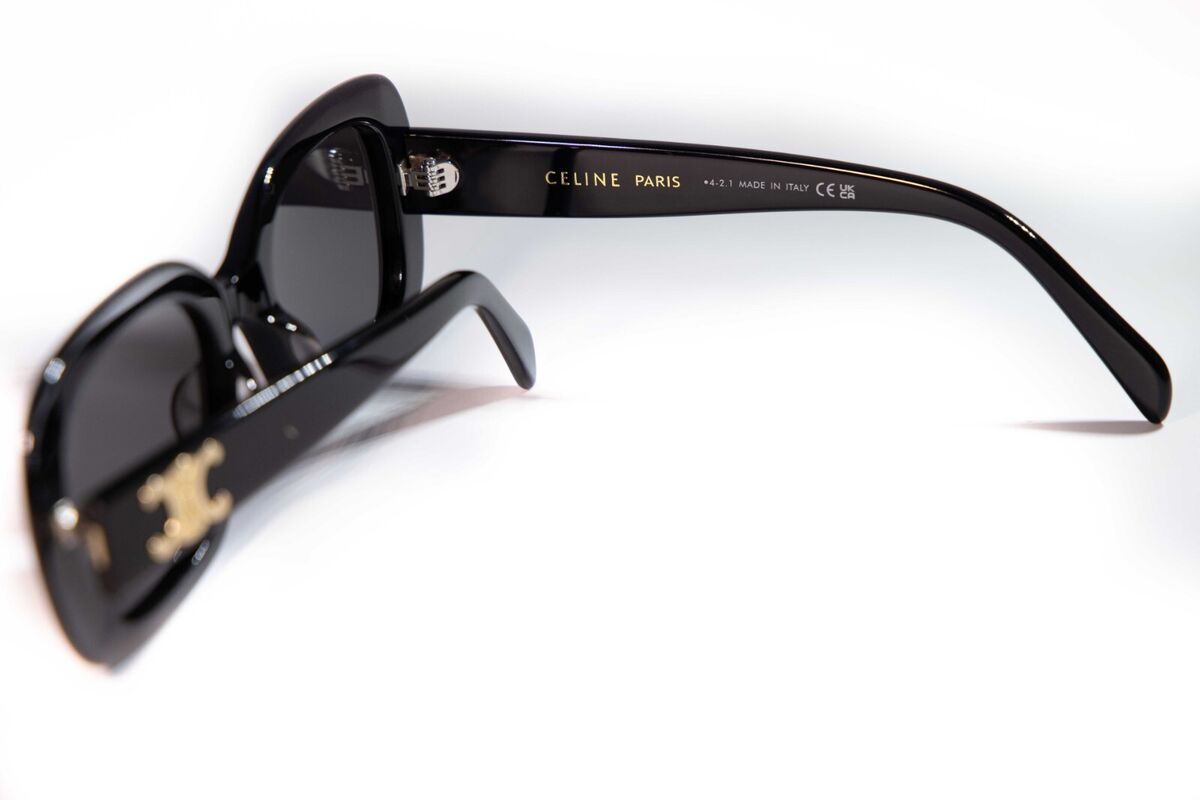 Celine CL40262U 01A Black / Grey Lens Oval Oversized Celine CL40262U 01A Black / Grey Lens Oval Oversized