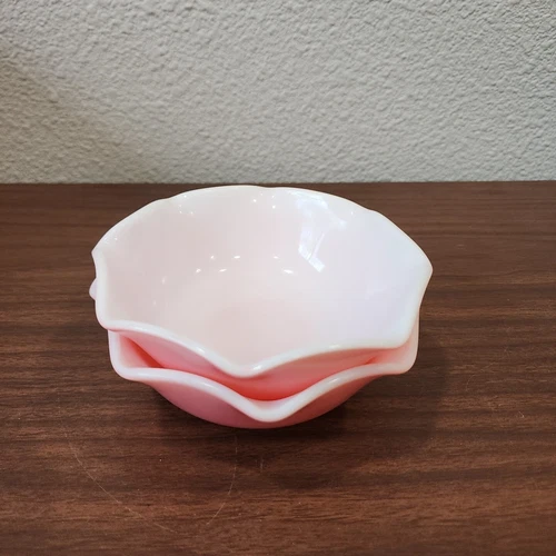 SET OF 2 VINTAGE HAZEL ATLAS RUFFLED CRINOLINE PINK & WHITE MILKGLASS 5.5" BOWLS