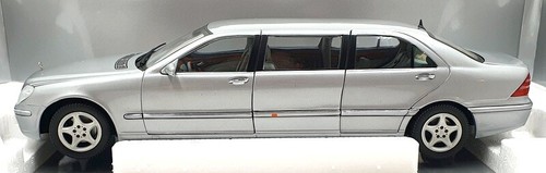 Sunstar 1/18 Scale 4114 - Mercedes Benz S Class Pullman Limousine Silver - Picture 3 of 5