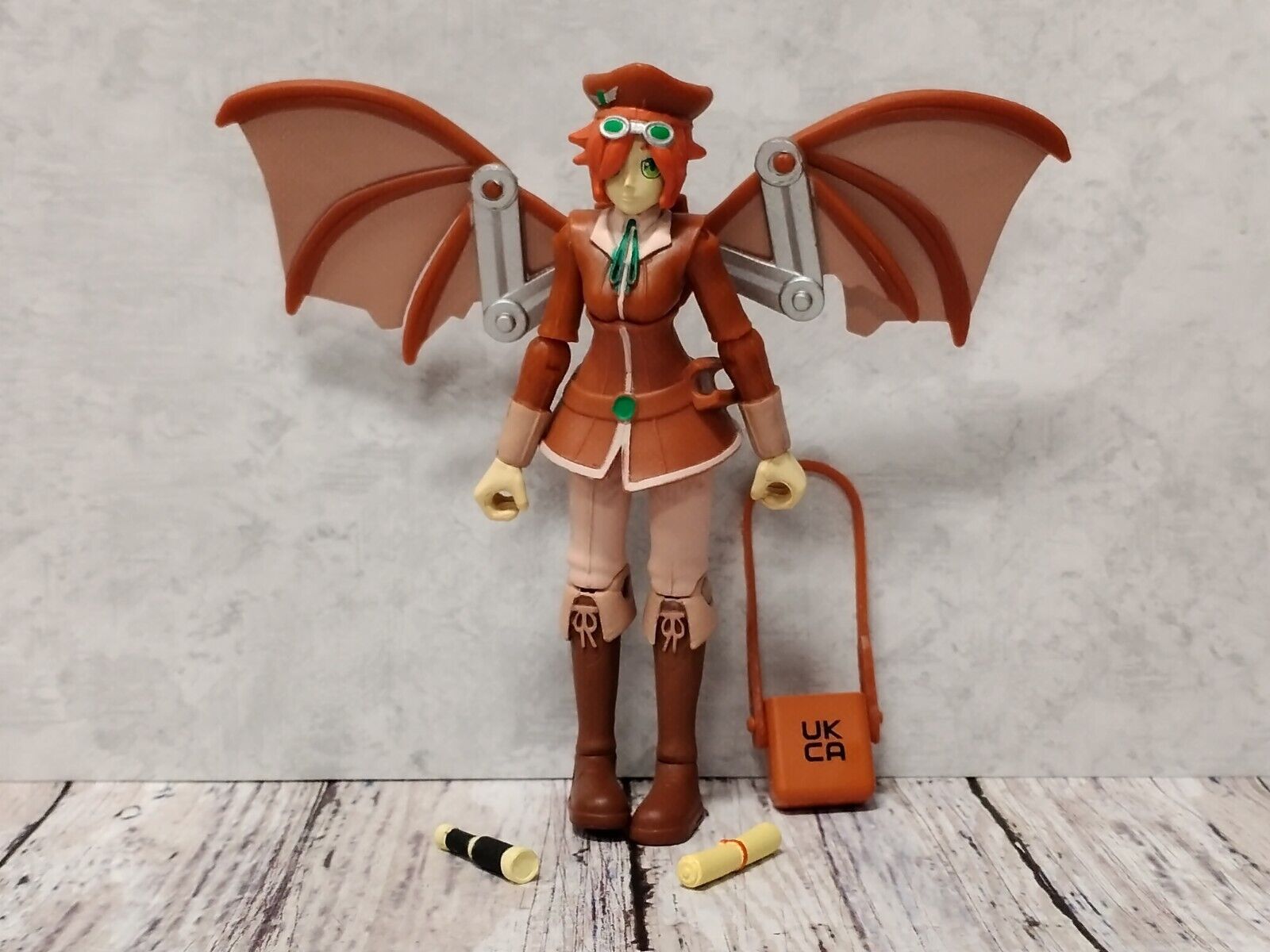 Boneco Articulado Skylas, The Skyland Delivery Girl + Codigo