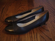 SALVATORE FERRAGAMO BOUTIQUE BROWN PUMPS size 7 B