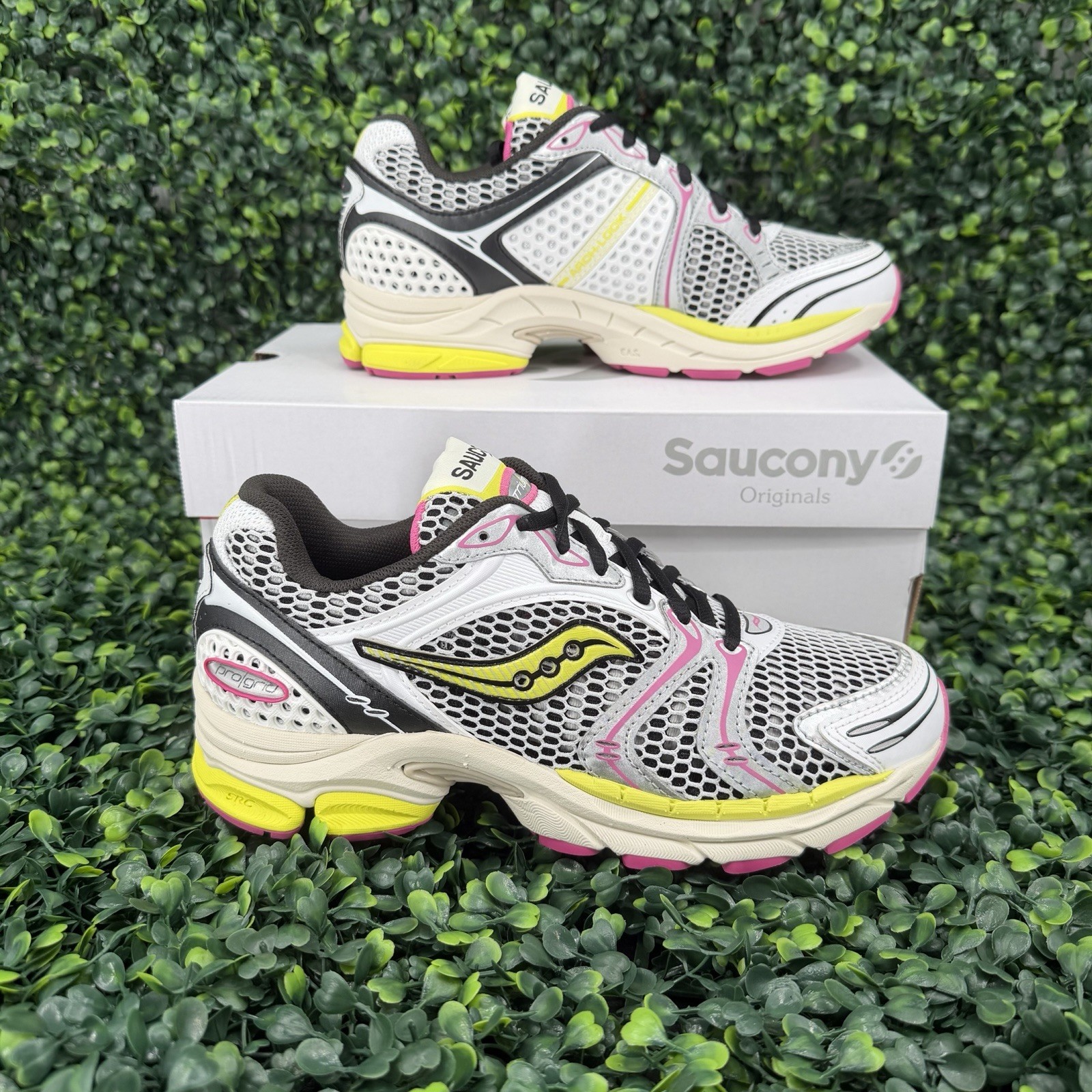 Saucony ProGrid Triumph Running Shoes Womens 7.5 Mens 6 White/Fluo Mesh Comfort