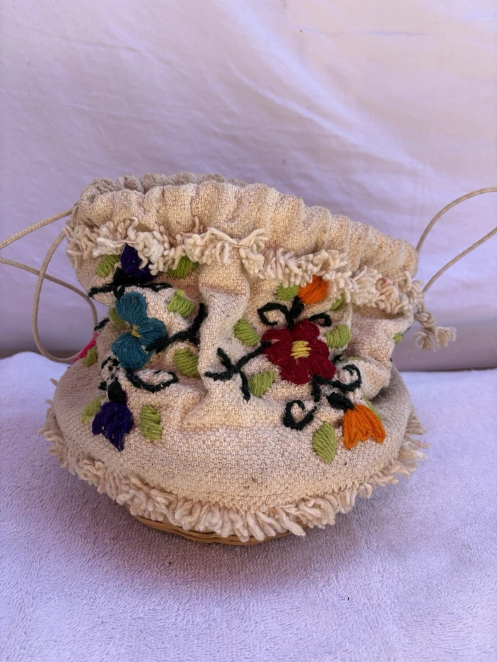 Bolso vintage con cordón cesta bordado floral crochet Foto 3 de 4