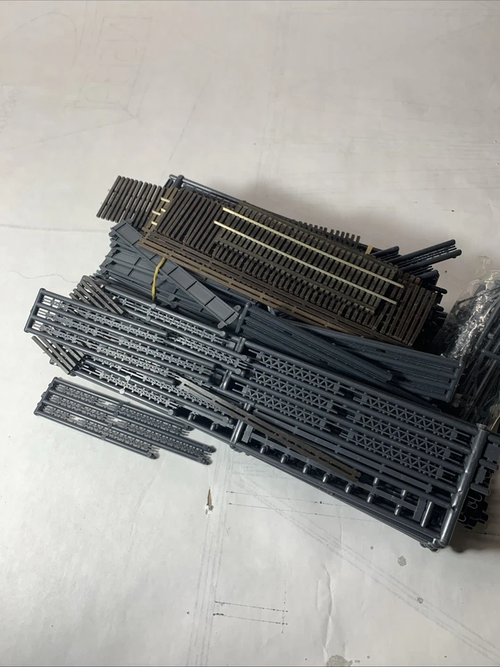 Micro Engineering HOn3 150 Ft. Tall Steel Viaduct, Standard Bridge (75-516) - Image 2 of 2