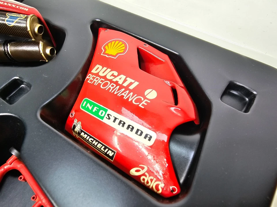 MINICHAMPS Ducati 996 1999 Carl Fogarty Item No. 122 991211 - image 2 of 4