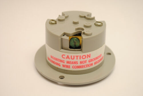 P & S Cat.# 70920-FO NEMA L9-20 Locking Flanged Outlet 20Amp-600V 2-Pole 3-Wire - Picture 2 of 6