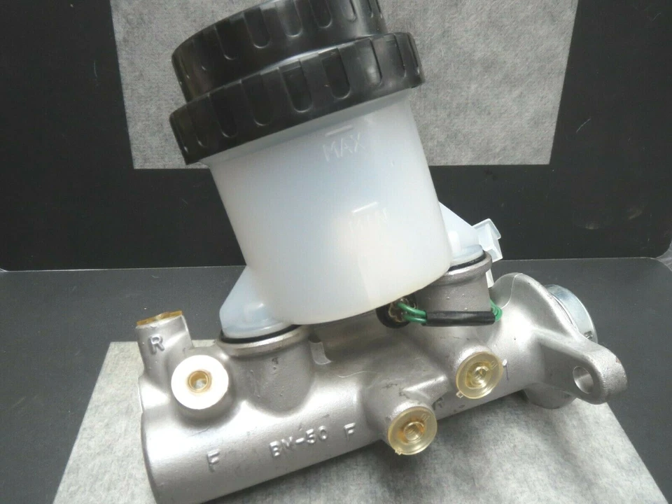 Cilindro maestro de freno para Nissan Máxima 1986-1987 - Hecho en Japón - ¡Envío rápido! Foto 2 de 4