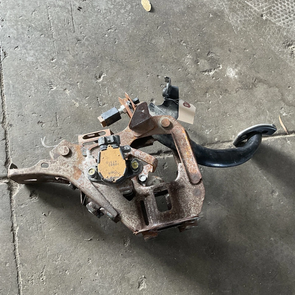 07-15 Infiniti Sport G35 G37 Q60 6 MT Sedán Pedal de freno con soporte 46501-1NW2D Foto 3 de 4