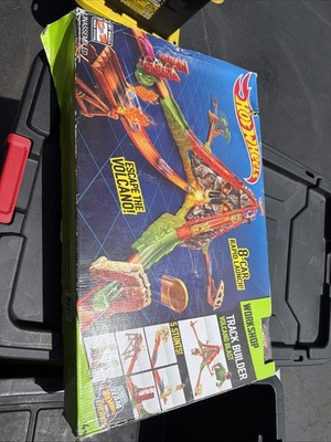 NEW HOT WHEELS TRACK BUILDER VOLCANO BLAST 8 Car Rapid Launch Workshop RARE 2015