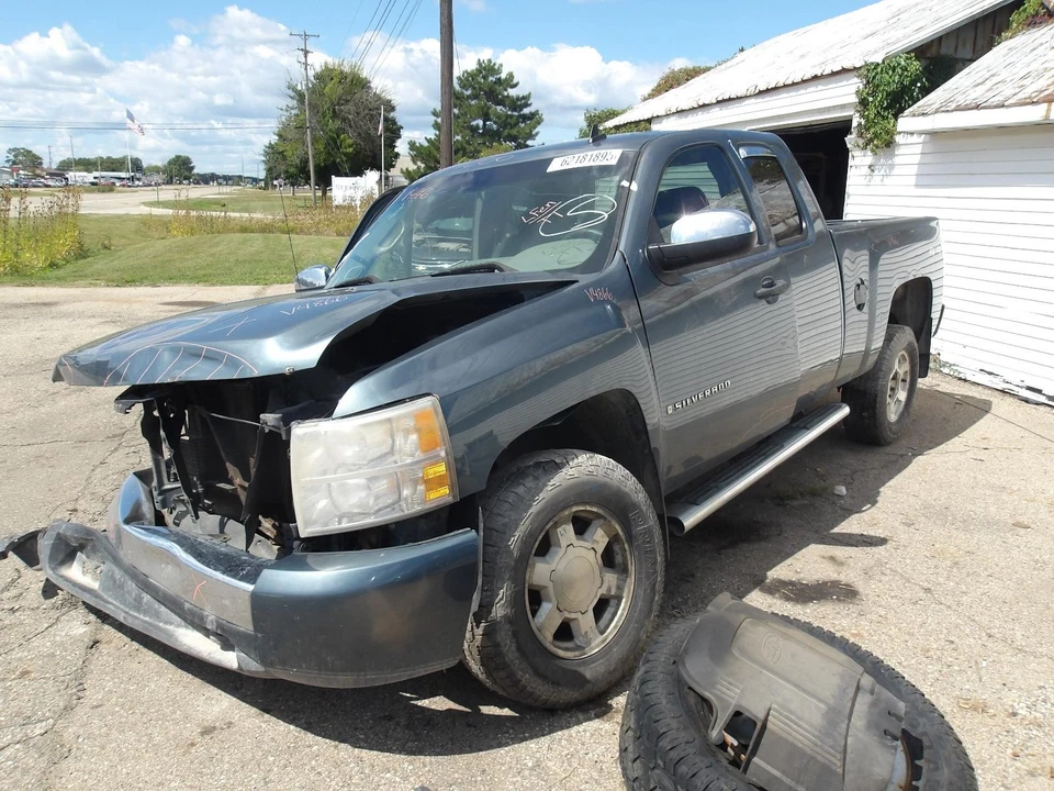 Brazo de control superior superior delantero izquierdo usado se adapta a: Chevrolet Silverado 150 2008 Foto 3 de 4