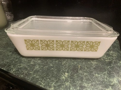 Vintage Pyrex Verde Design Casserole Dish and lid  #0503 1 1/2 Qt