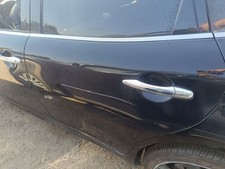 Porte arrière et accessoires Infiniti Q70
