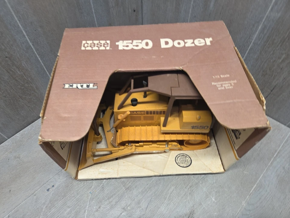 Topadora ERTL 1987 1550 Case escala 1/16 en embalaje original Foto 4 de 4