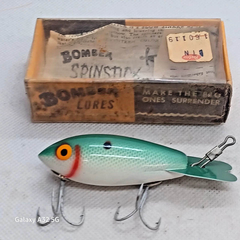 Bomber Lures 443 Vintage Fishing Lure Box Insert Green Shad - Image 2 of 2