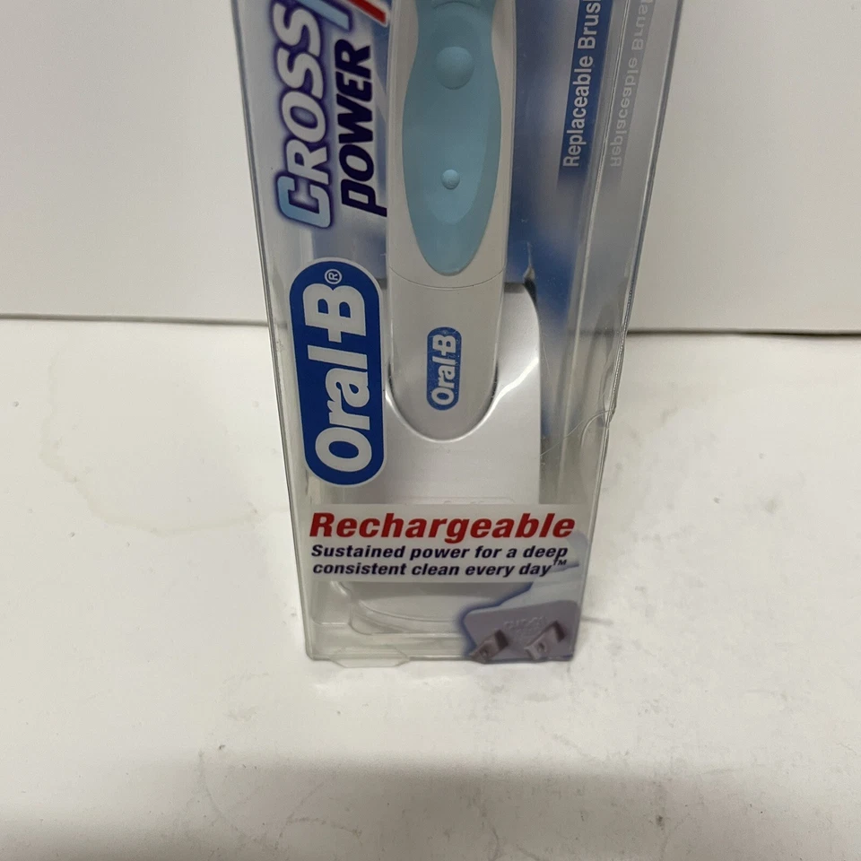 Cepillo recargable blanqueador Oral B Cross Action Power Max Foto 2 de 4