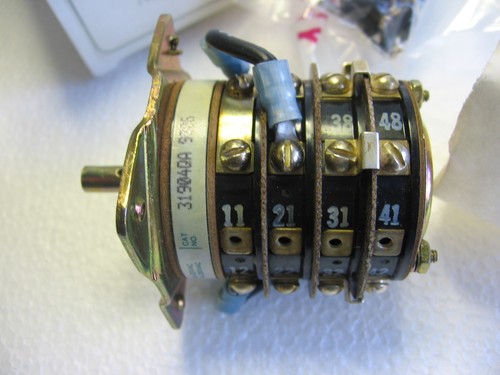 Interruptor eléctrico giratorio Caterpillar 4P-9988 - 8 posiciones 4 secciones 31904QA 600v - Imagen 2 de 5