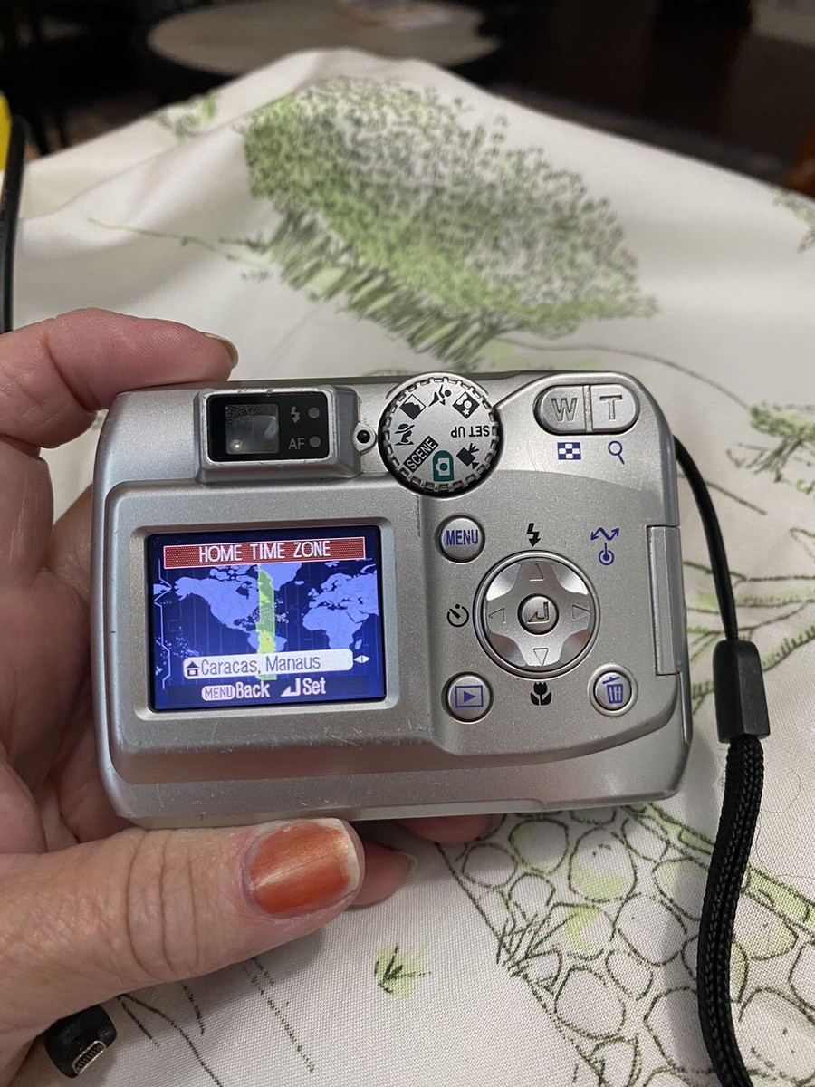 Nikon COOLPIX 4100 2.0MP Digital Camera - Silver For parts Zoom