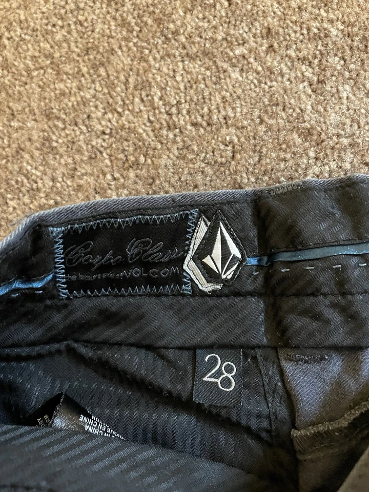 VOLCOM 28 MEN’S FRICKIN CHINO SHORTS BULK IN BLACK Striped - Image 2 of 3